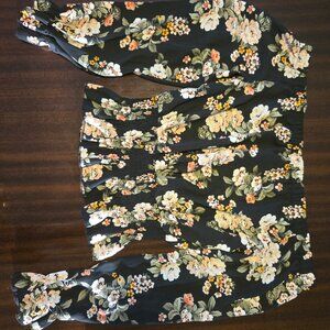 ULTRA FLIRT Floral Top